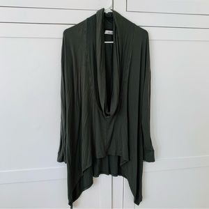 Willah Green V Neck Shark Hem Long Sleeve Top Size 1X